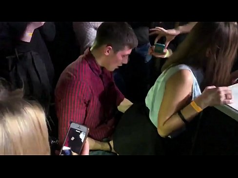 ❤️ 俄罗斯夜总会里的真实性爱 18岁的俄罗斯女孩在夜总会的肛门和阴道性交 at porn zh-cn.tubsexer-porn.ru